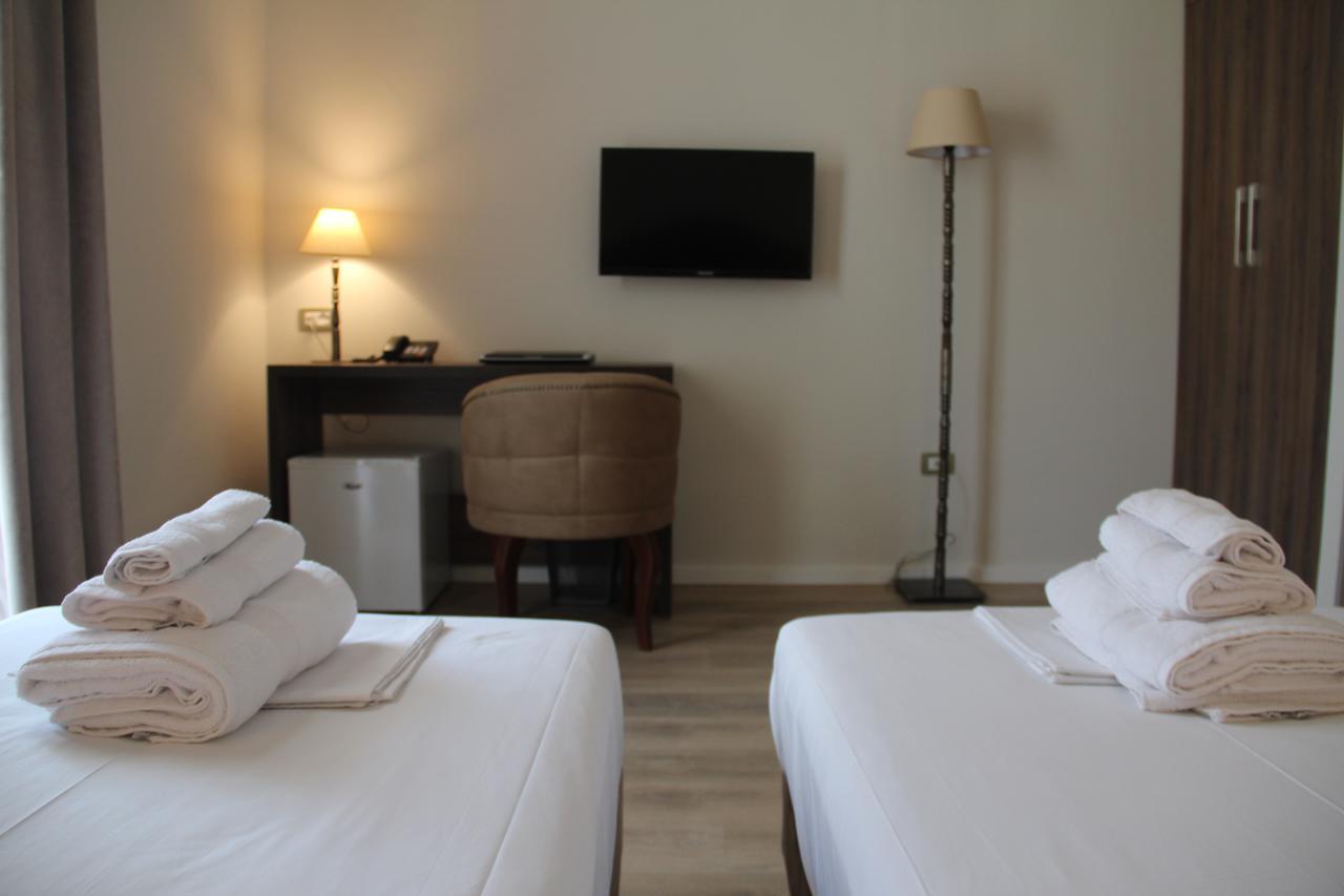 Hotel Hermes Тирана Экстерьер фото